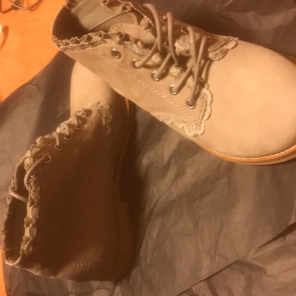 Gianni Bini RuffledUpGrenada Green size 5.5 boots